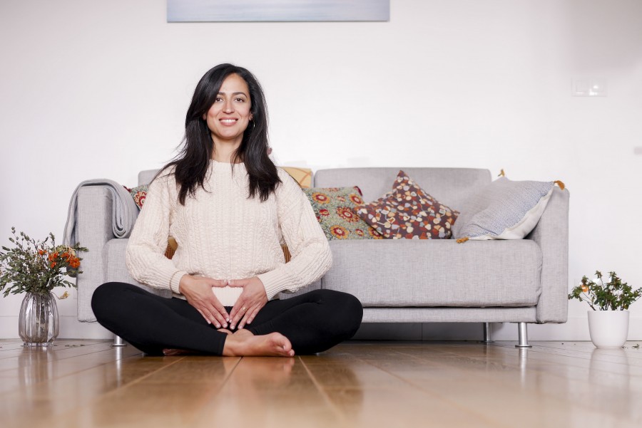 Majda Fahim vous propose des séances  gratuites de yoga de la fertilité en ligne.